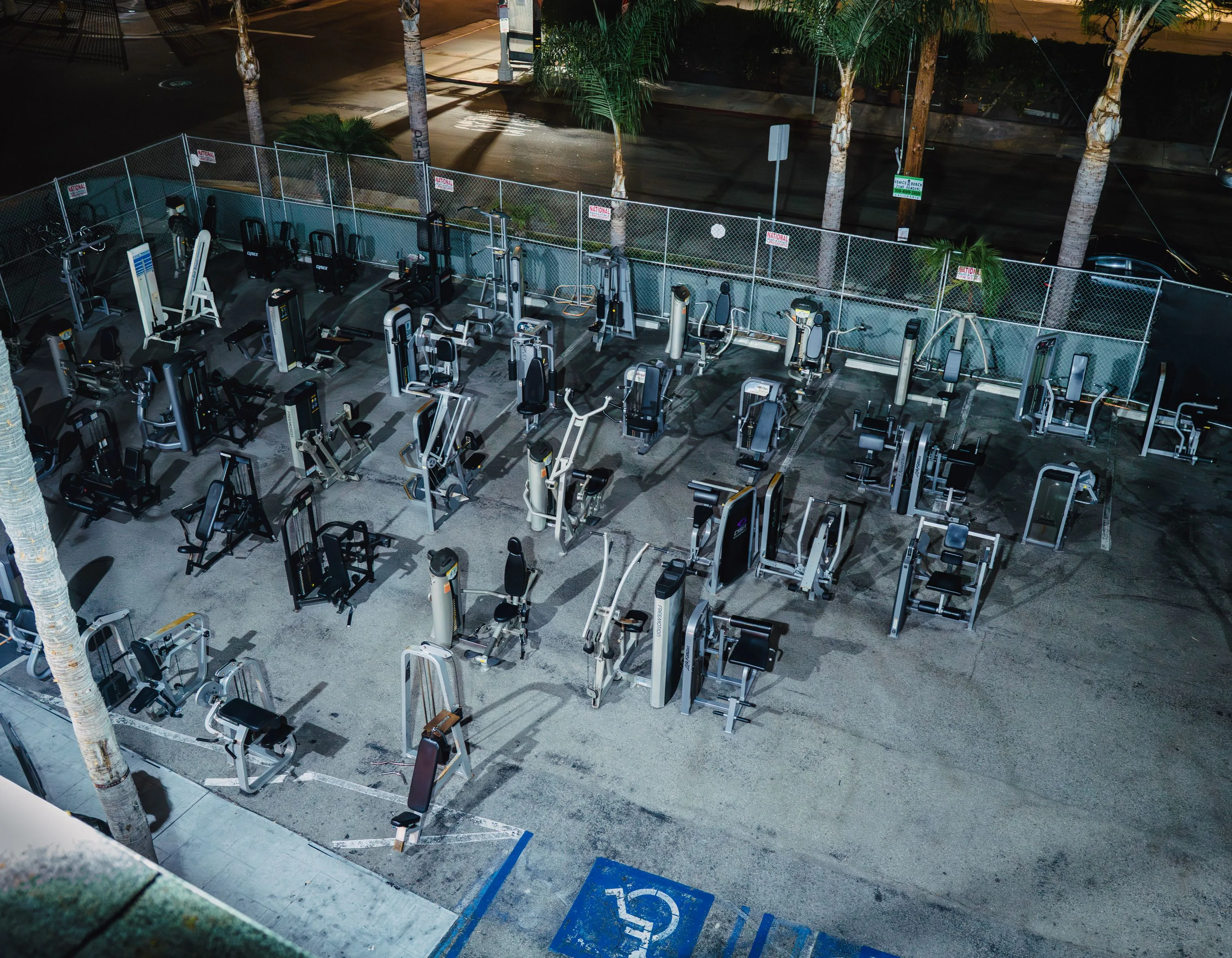 Outdoor-Fitnessbereich Gold's Gym Venice - Foto 1