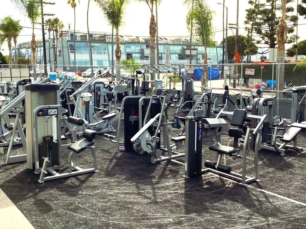 Outdoor-Fitnessbereich Gold's Gym Venice - Foto 2